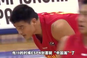 小宝又飒又美李月汝此前跟队友玩21点！佩奇说被她赢光了~